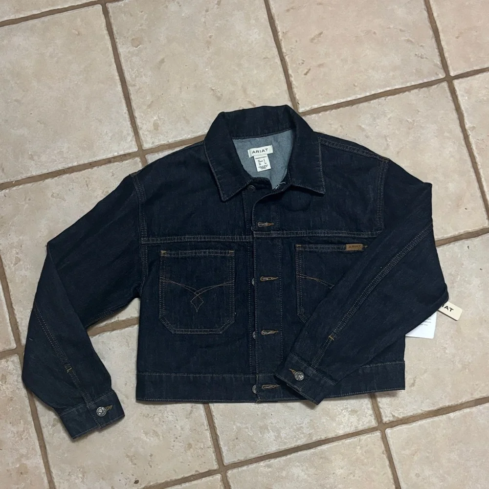 NWT Ariat Women's Cropped Jean Jacket - Picture 3 of 5